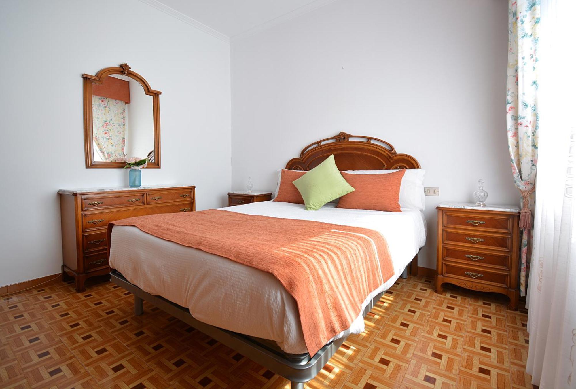 Galihost - Enorme Casa Con Piscina En *