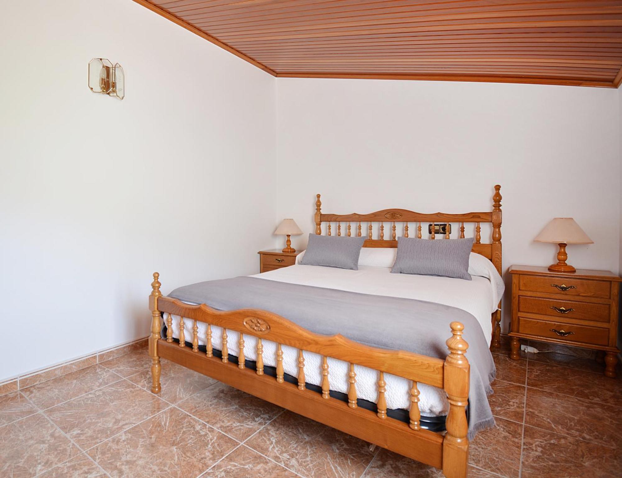 Galihost - Enorme Casa Con Piscina En *