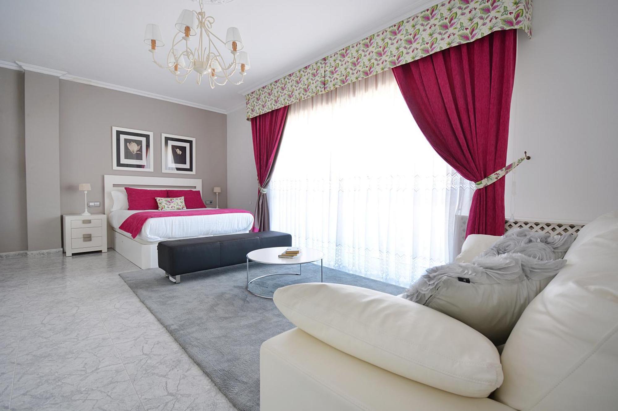 Galihost - Enorme Casa Con Piscina En