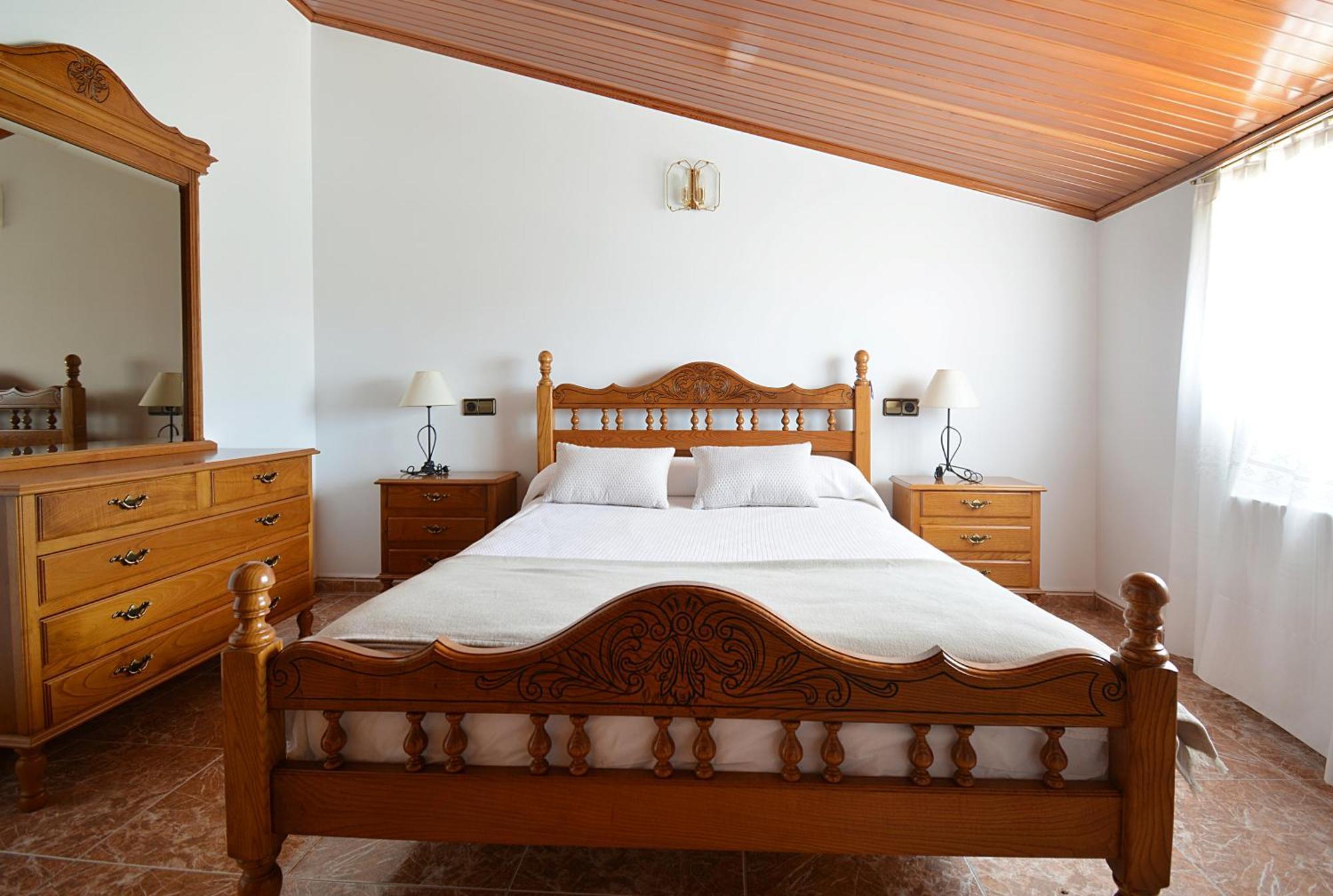 Galihost - Enorme Casa Con Piscina En *