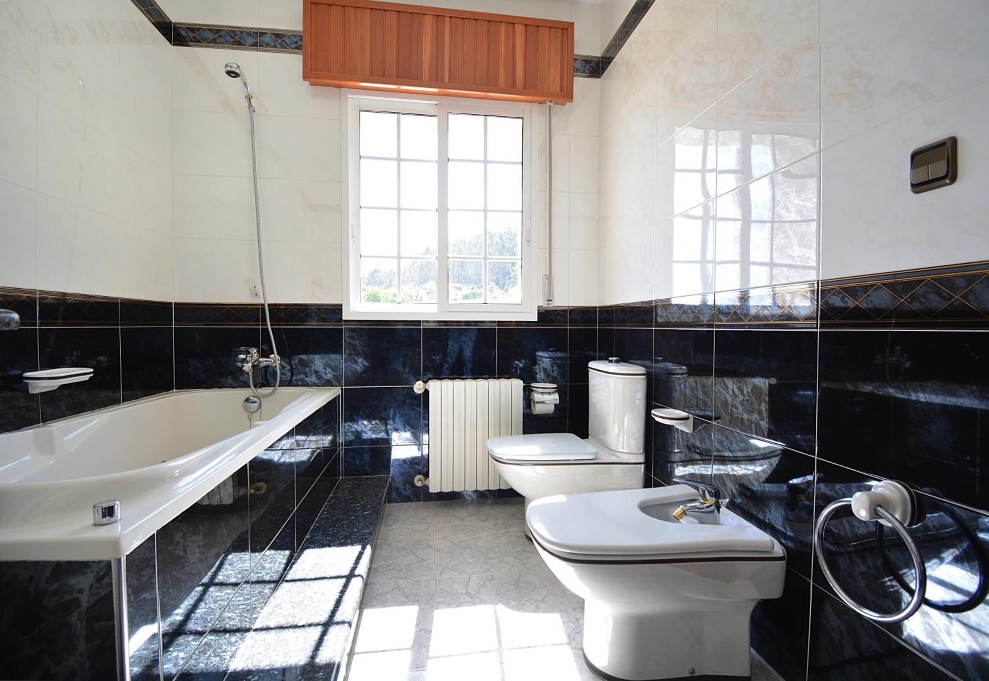 Galihost - Enorme Casa Con Piscina En